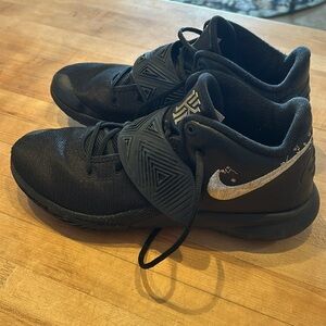 NIKE KYRIE FLYTRAP 3 BLACK GOLD MENS BASKETBALL SHOES MENS SIZES 11.5